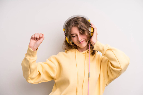 teenager girl. music and headphones concept - Foto, afbeelding
