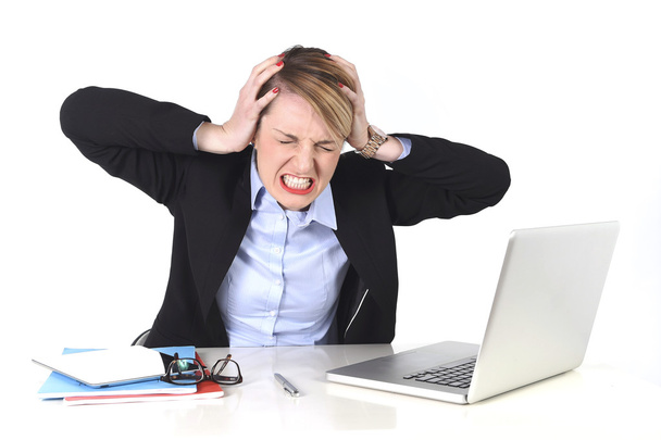 mulher de negócios atraente frustrada expressão no trabalho de escritório
 - Foto, Imagem