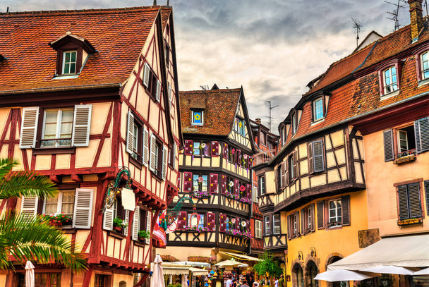 Perinteiset puoli-puutaloja Colmar - Alsace, Ranska - Valokuva, kuva