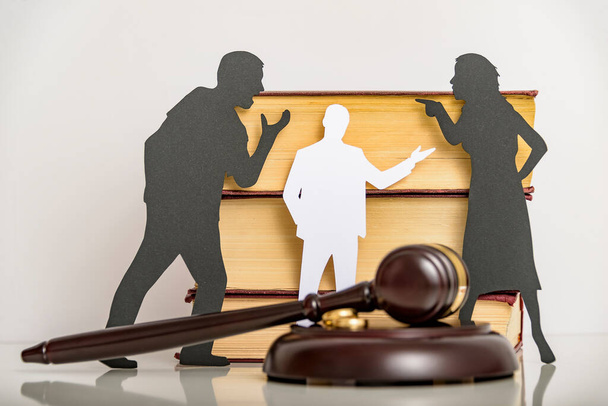 Silhouette symbol. Child custody. Family law proceedings. Divorce mediation, legal separation - Fotoğraf, Görsel
