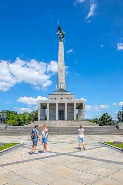 Славін - пам "ятник і військовий цвинтар у Братиславі, столиці Словаччини.. - Фото, зображення