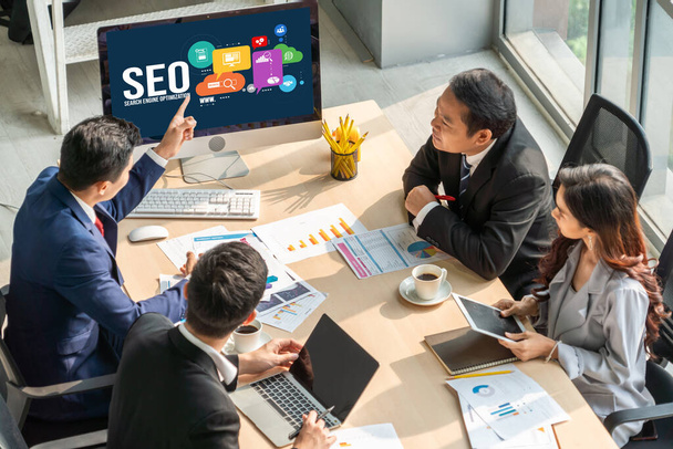 コンピュータ画面に表示される電子商取引やオンライン小売業のSEOの検索エンジン最適化 - 写真・画像