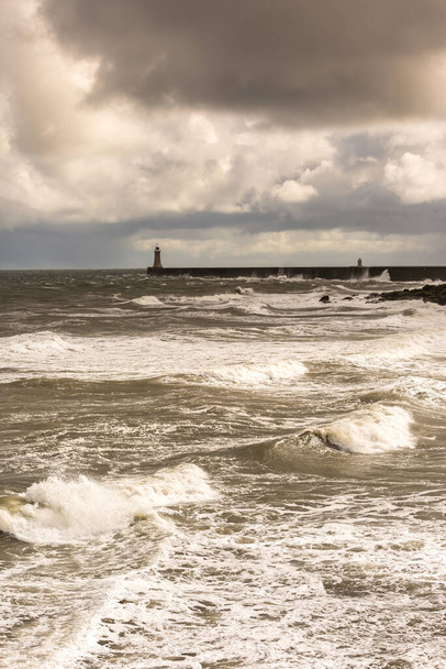 Looking across King Edwards Bay at the rough seas on a cloudy day at Tynemouth, England - Fotoğraf, Görsel