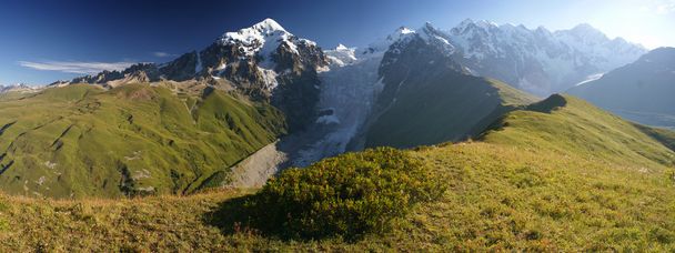 Bergkamm im Kaukasus - Foto, Bild