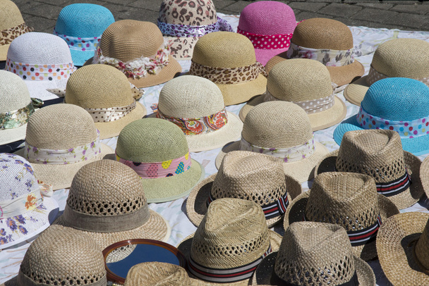 Mercado de pulgas de sombreros
 - Foto, Imagen
