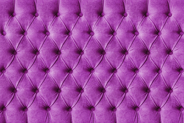 Purple capitone checkered soft fabric textile decorative background with buttons. Classic retro Chesterfield style, luxurious upholstery buttoned texture for furniture, wall, headboard, sofa, couch - 写真・画像