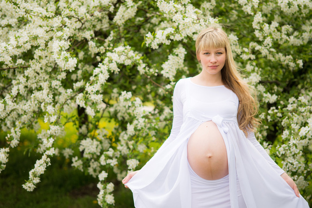 Beautiful pregnant woman outdoor - Фото, изображение