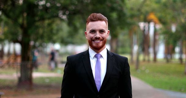 Man wearing suit standing outside at park, irish ginger executive person outdoors - Fotografie, Obrázek