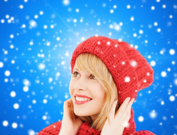 smiling young woman in winter clothes - Foto, immagini