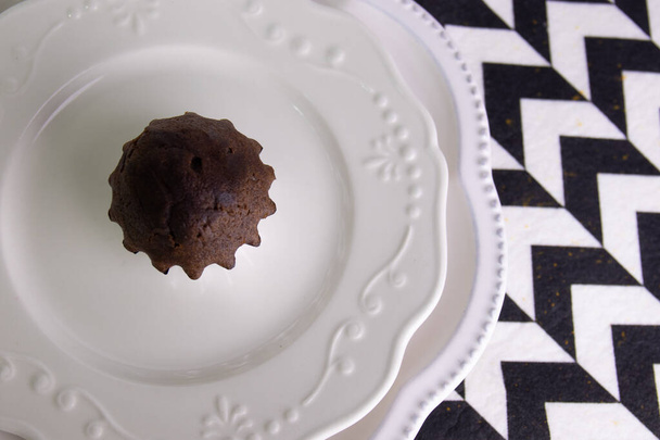 Mini Chocolate cake on white ceramic plate - Foto, afbeelding