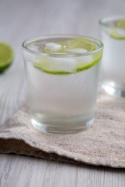 Refreshing Ice Water with Lime Ready to Drink - Photo, image