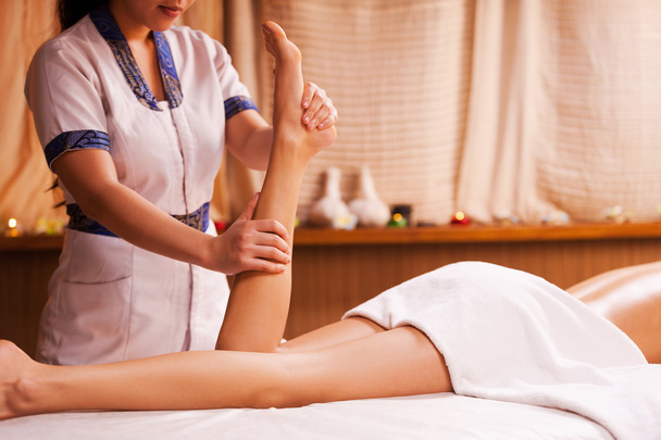 Massage therapist massaging female leg - Fotografie, Obrázek