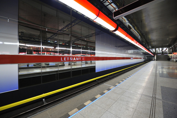 Stacja metra - Zdjęcie, obraz