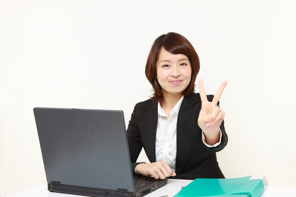 Japanese Businesswoman showing a victory sign - Zdjęcie, obraz