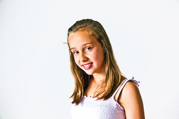 Портрет милої молодої дівчини-підлітка
 - Фото, зображення