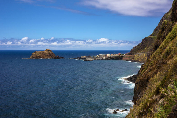 Panorama da paisagem marinha da ilha da Madeira, Portugal. Porto Moniz - Foto, Imagem