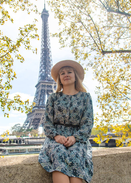 Woman in a hat near the eiffel tower. Selective focus. People. - Valokuva, kuva