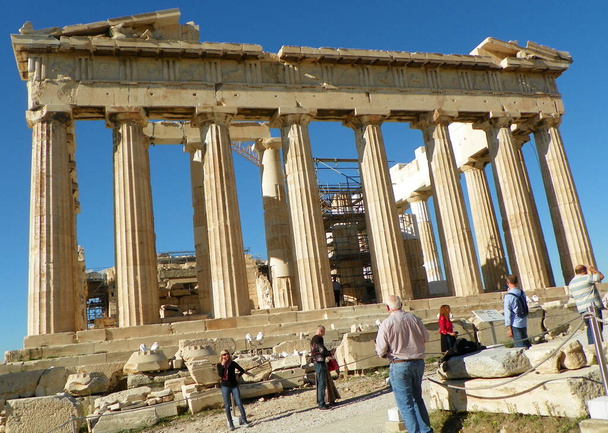 Görögország, Athén, Akropolisz, Parthenon, általános kilátás a templomra - Fotó, kép