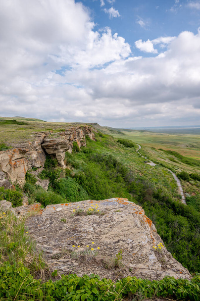 Views at Head-Smashed-In Buffalo Jump world heritage site in Southern Alberta Canada. - Foto, Bild