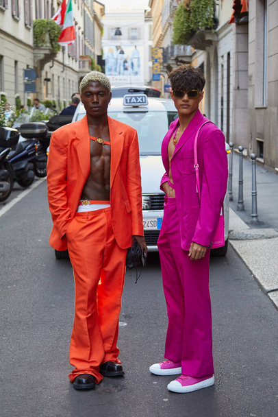 MILAN, ITALY - JUNE 18, 2022: Deon Hinton and Nic Kaufmann before Versace fashion show, Milan Fashion Week street style - Foto, afbeelding