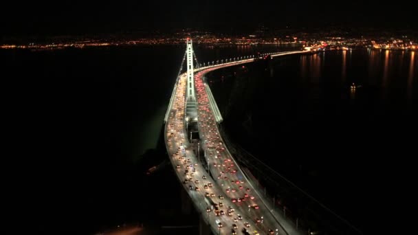 Novo tráfego de Oakland Bay Bridge
 - Filmagem, Vídeo
