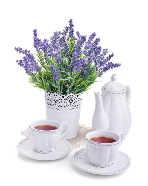 τσάι για δύο και λεβάντα λουλούδια που απομονώνονται σε λευκό - Φωτογραφία, εικόνα