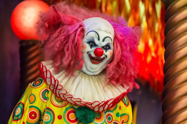 Bambola clown spaventoso sorridente
. - Foto, immagini