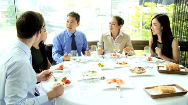 Finanční investoři v restauraci - Záběry, video