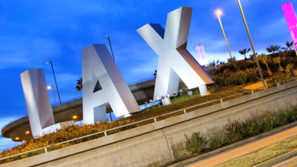Laxní znamení soumraku provozu mezinárodní letiště Los Angeles Usa - Záběry, video