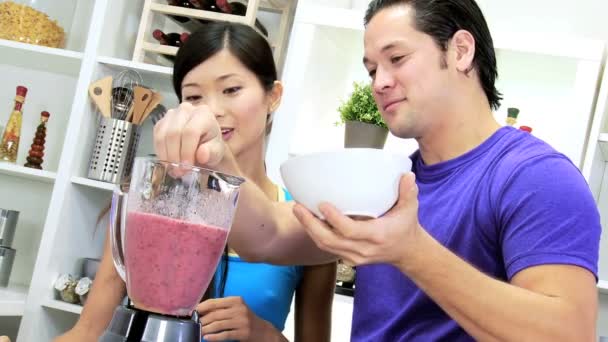 Couple preparing organic fruit smoothie - Footage, Video