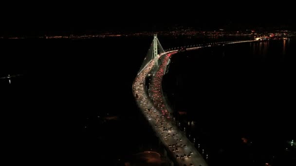 Novo tráfego de Oakland Bay Bridge
 - Filmagem, Vídeo