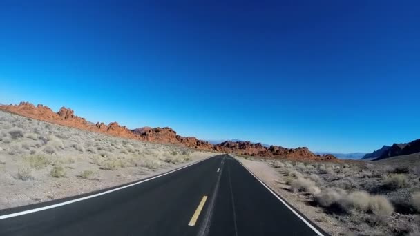 Οδικό ταξίδι μέσα από το τοπίο ερήμων - Πλάνα, βίντεο