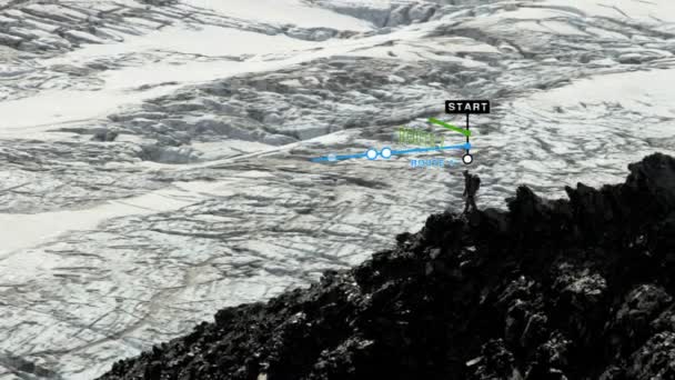 Ορειβάτης πεζοπορία σπηλιάρια παγετώνα - Πλάνα, βίντεο