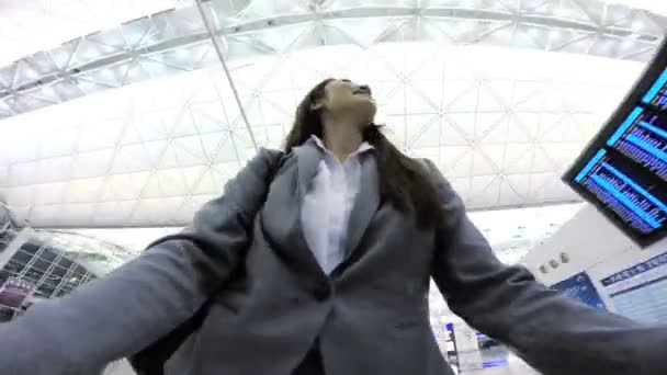 Podnikatelka v mezinárodní letištní terminál - Záběry, video