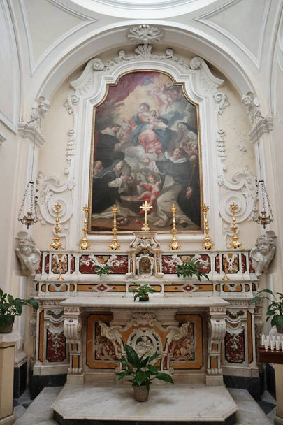 Anacapri, Campania, Italia 12 marzo 2022: Interno della seicentesca Chiesa di Santa Sofia στην Piazza Diaz - Φωτογραφία, εικόνα