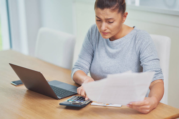 Young woman counting home budget with bills. High quality photo - Φωτογραφία, εικόνα