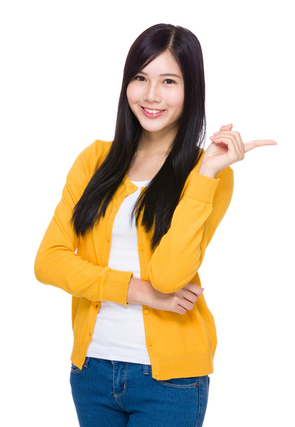 Jovem mulher asiática apontando
 - Foto, Imagem