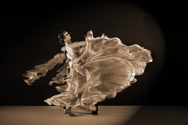 Latino dancers in ballroom - Foto, Imagem