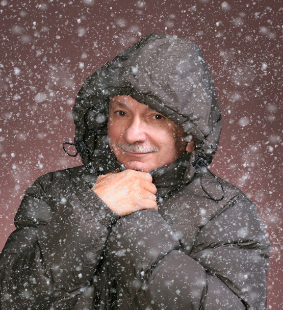 Portrait of a senior man in winter clothing - Foto, afbeelding