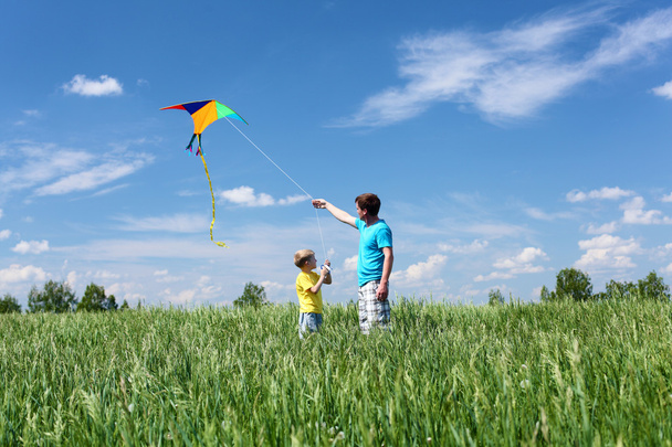 Father with son in summer with kite - Foto, immagini