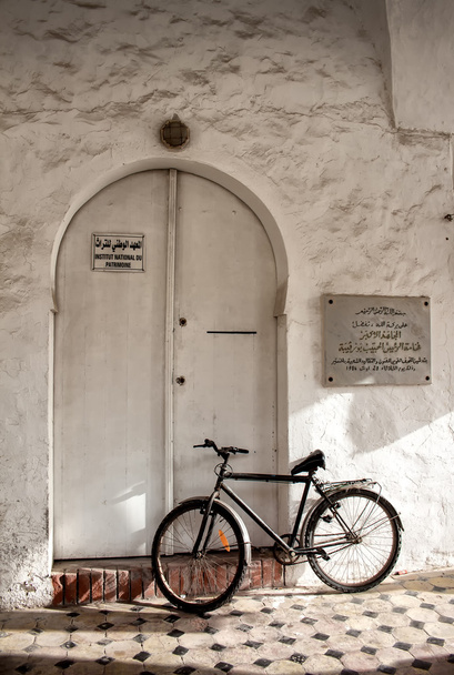Ворота и велосипед, Тунис
 - Фото, изображение