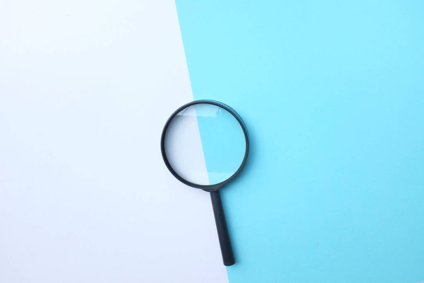 Magnifying glass on isolated blue and white background - Valokuva, kuva