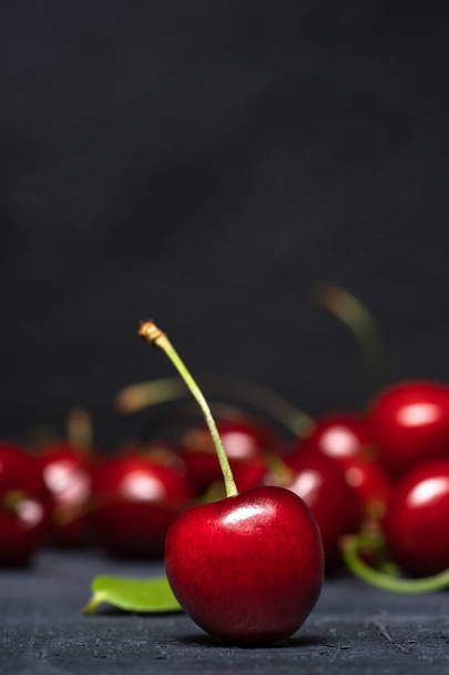 Cherries on the black background - Фото, зображення