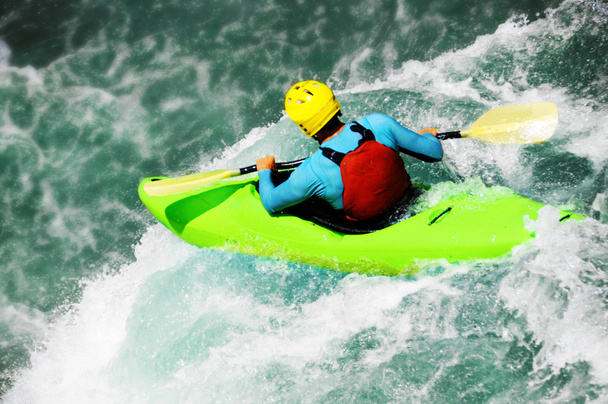 Acqua bianca kayak come sport estremo e divertente
 - Foto, immagini
