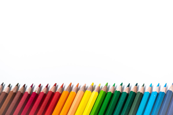 Lápis coloridos isolados em um fundo branco
 - Foto, Imagem