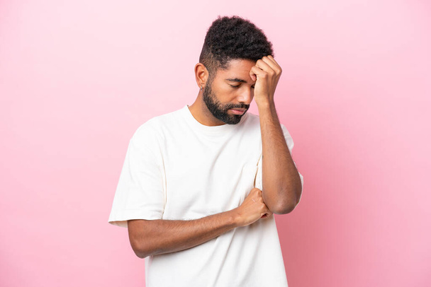 Young Brazilian man isolated on pink background with headache - Fotografie, Obrázek