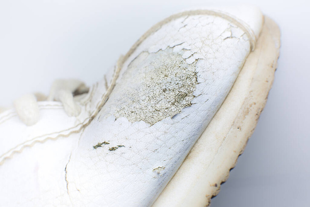 Close up Torn white leather sneakers. Leather shoes. Shoe repair concept. - Foto, Imagen