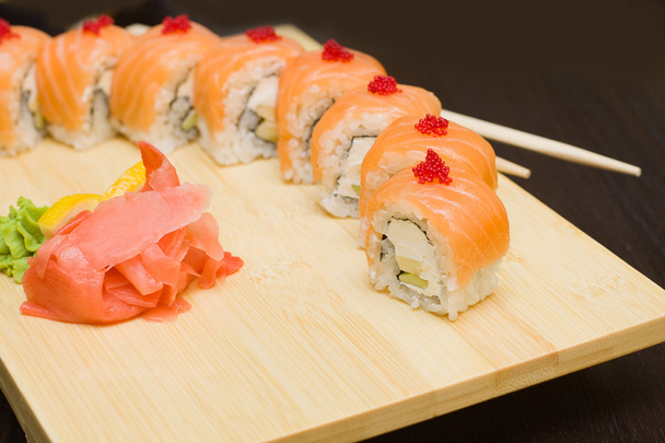 Sushi com Salmão - comida gourmet japonesa
 - Foto, Imagem