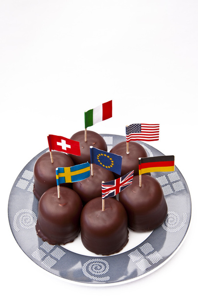 Pequeñas banderas de malvaviscos de chocolate
 - Foto, imagen