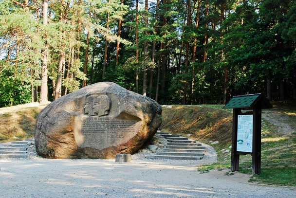 Segunda roca más grande en el distrito Anyksciai de Lituania Puntukas
 - Foto, imagen